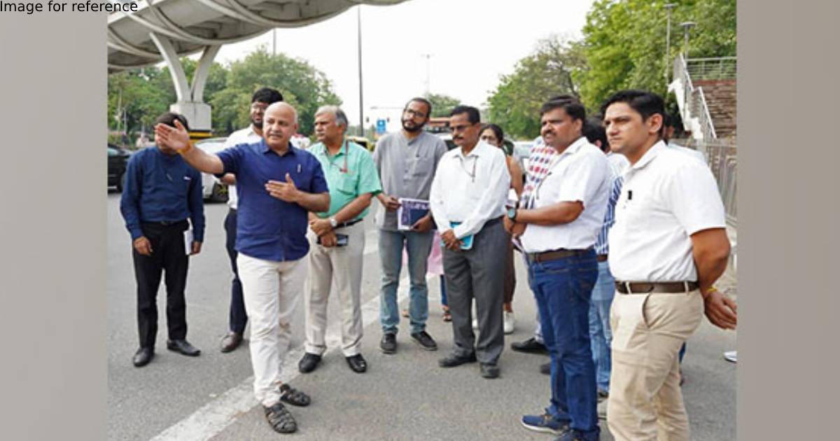 Sisodia conducts surprise road inspection in Delhi